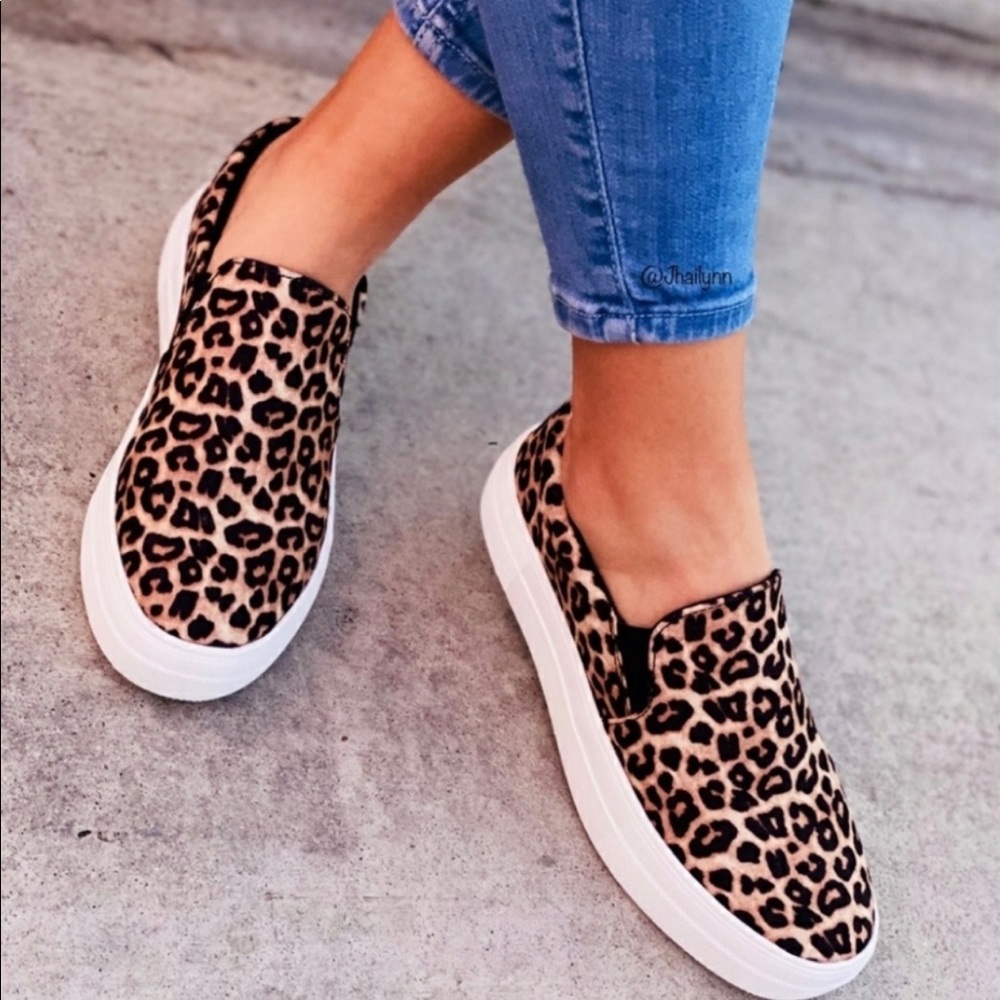 🐆🐆Trendy Leopard Print Slip On Sneaker 🐆🐆 - Picture 2 of 3